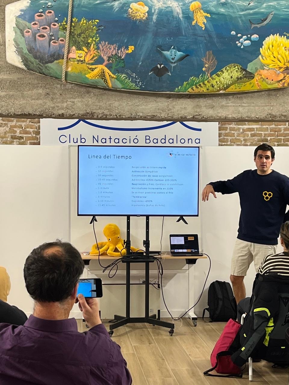 Emilio giving a talk at Club Natació Badalona